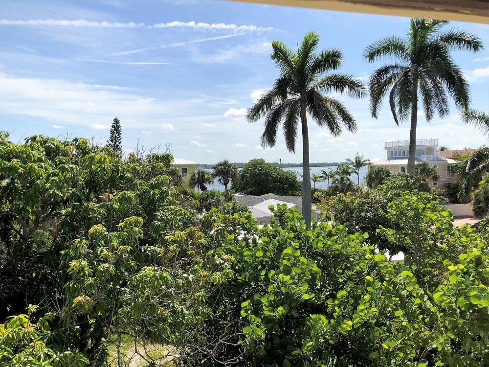 The Bird's Nest Vacation Rentals: 403 Gulf Dr S, Bradenton Beach, FL 34217